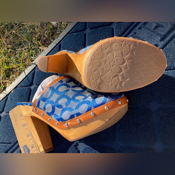 COACH Bacall Blue High Heels Clogs Wooden Platforms
Sz. 7.5 B - Picture 4 of 10